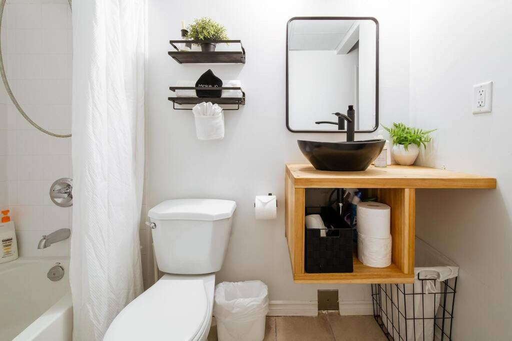Chic & Cozy Loft near Rogers Place, LRT, Jasper Ave