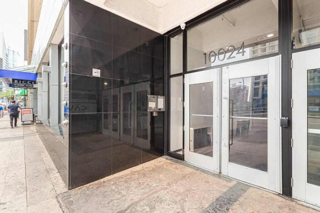 Chic & Cozy Loft near Rogers Place, LRT, Jasper Ave