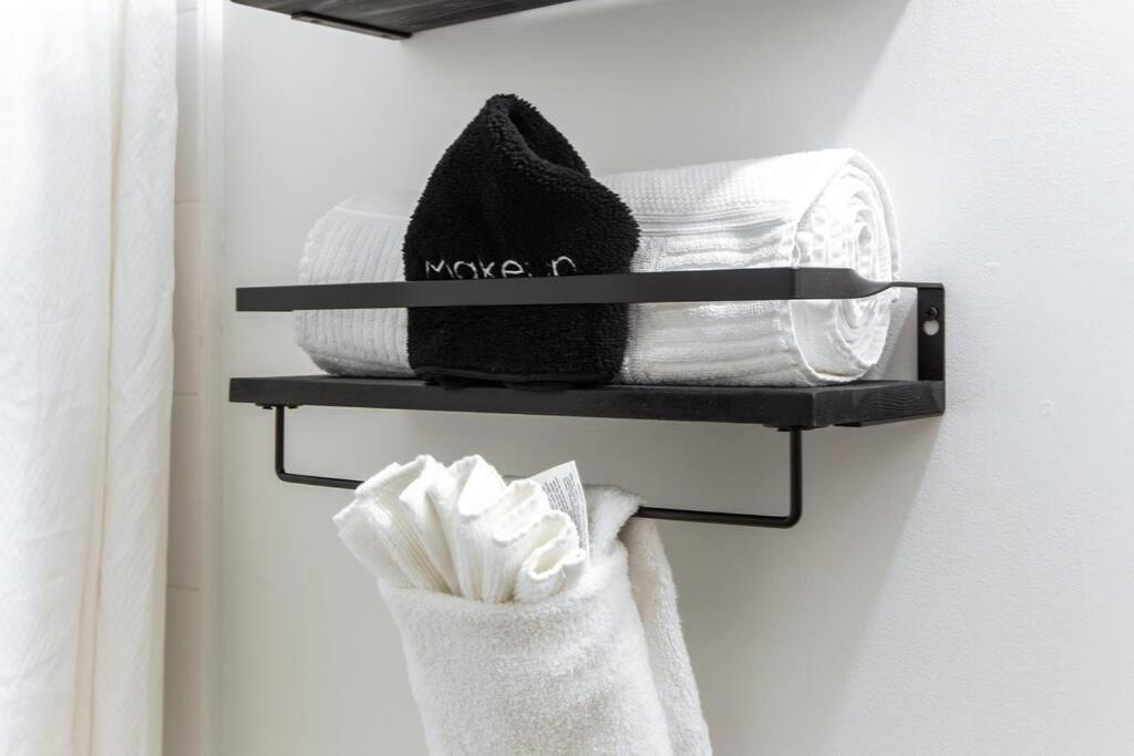 Chic & Cozy Loft near Rogers Place, LRT, Jasper Ave