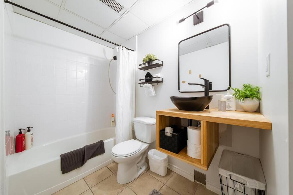 Chic & Cozy Loft near Rogers Place, LRT, Jasper Ave
