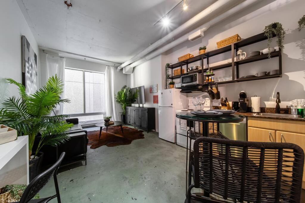 Chic & Cozy Loft near Rogers Place, LRT, Jasper Ave