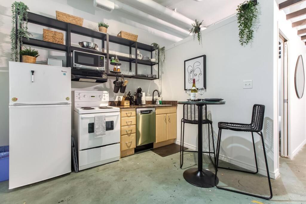 Chic & Cozy Loft near Rogers Place, LRT, Jasper Ave
