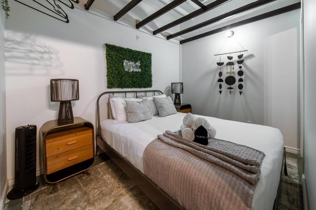 Chic & Cozy Loft near Rogers Place, LRT, Jasper Ave