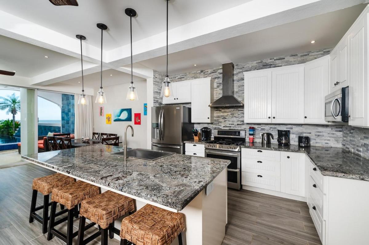 Oceanfront Villa, Private Pool & Daily Refresh