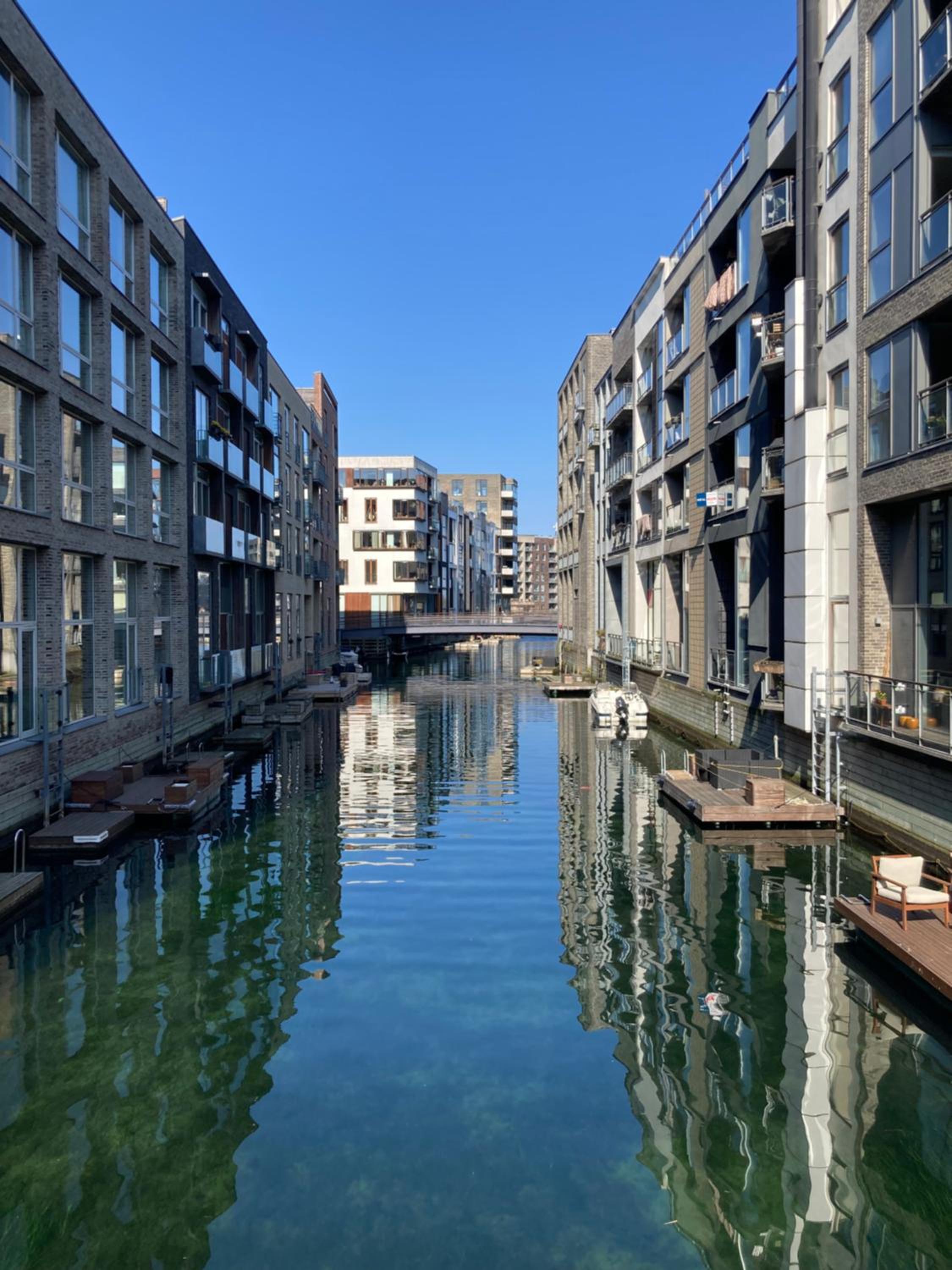 Apartment with canal view