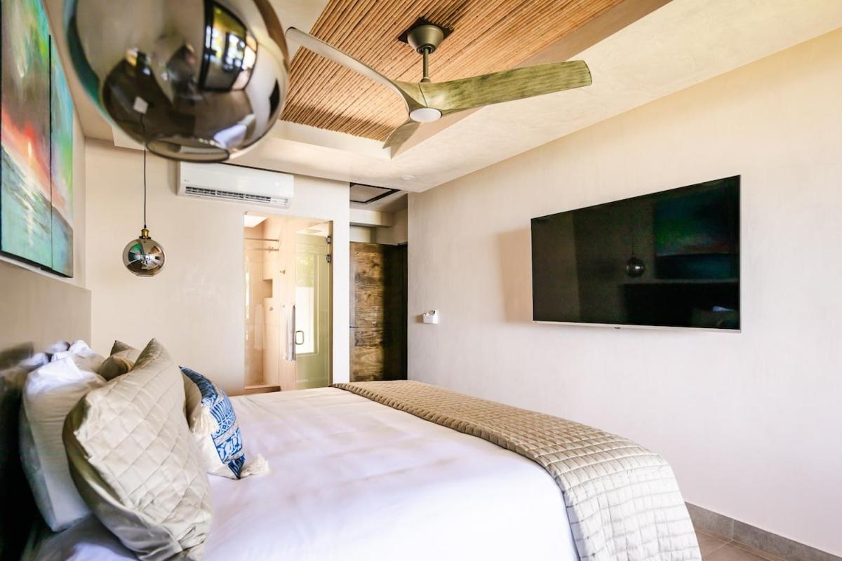 Beachfront Villa, 2 Pools, & Breakfast, Sleeps 21