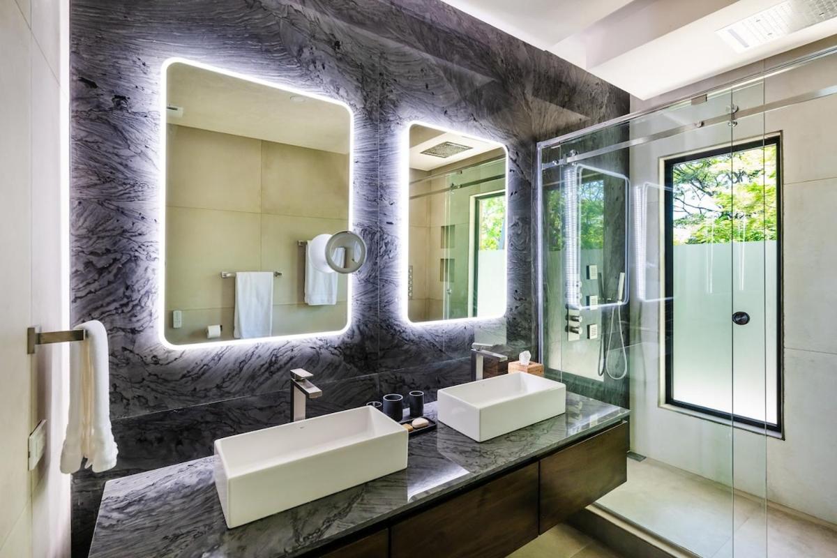 Beachfront Villa, 2 Pools, & Breakfast, Sleeps 21