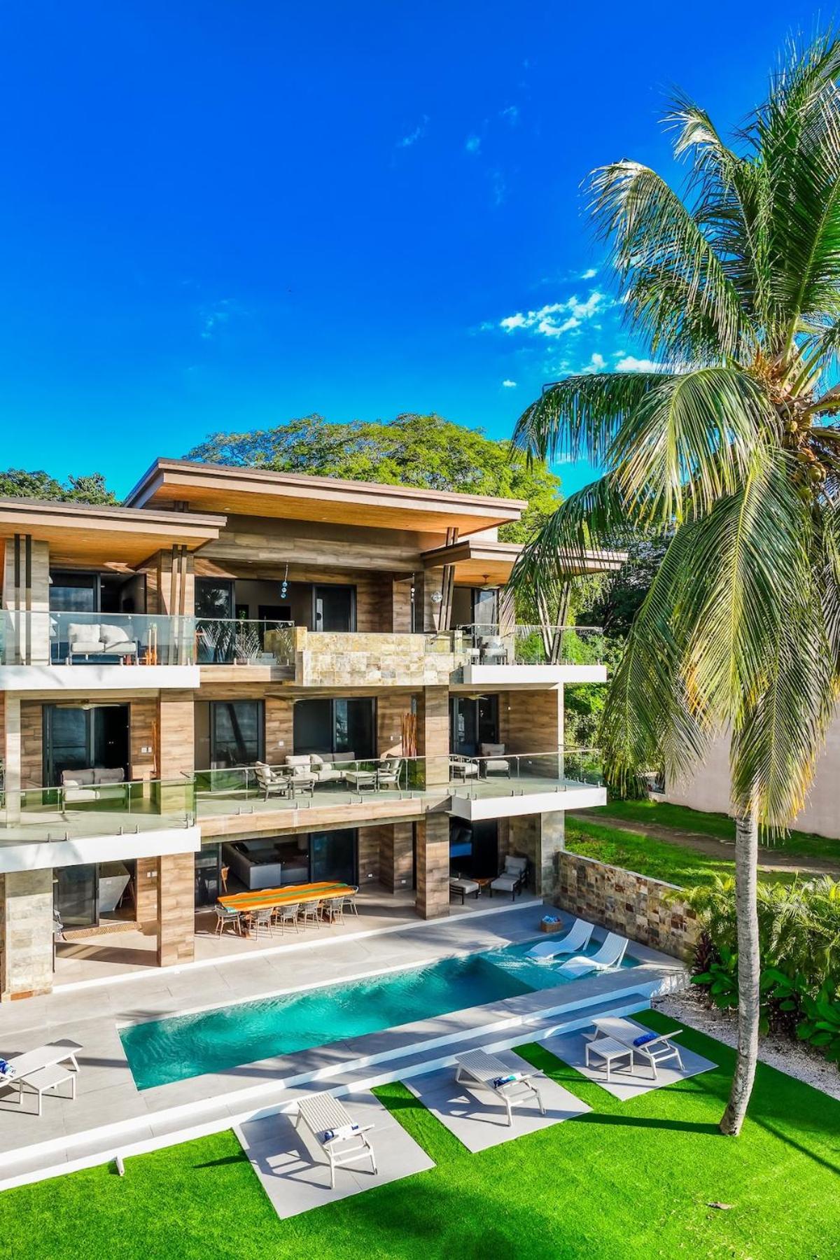 Beachfront Villa, 2 Pools, & Breakfast, Sleeps 21