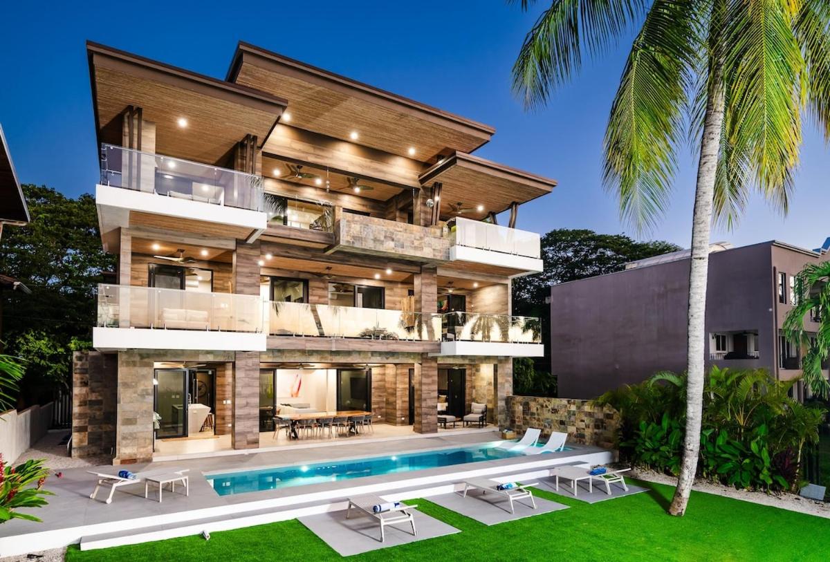 Beachfront Villa, 2 Pools, & Breakfast, Sleeps 21