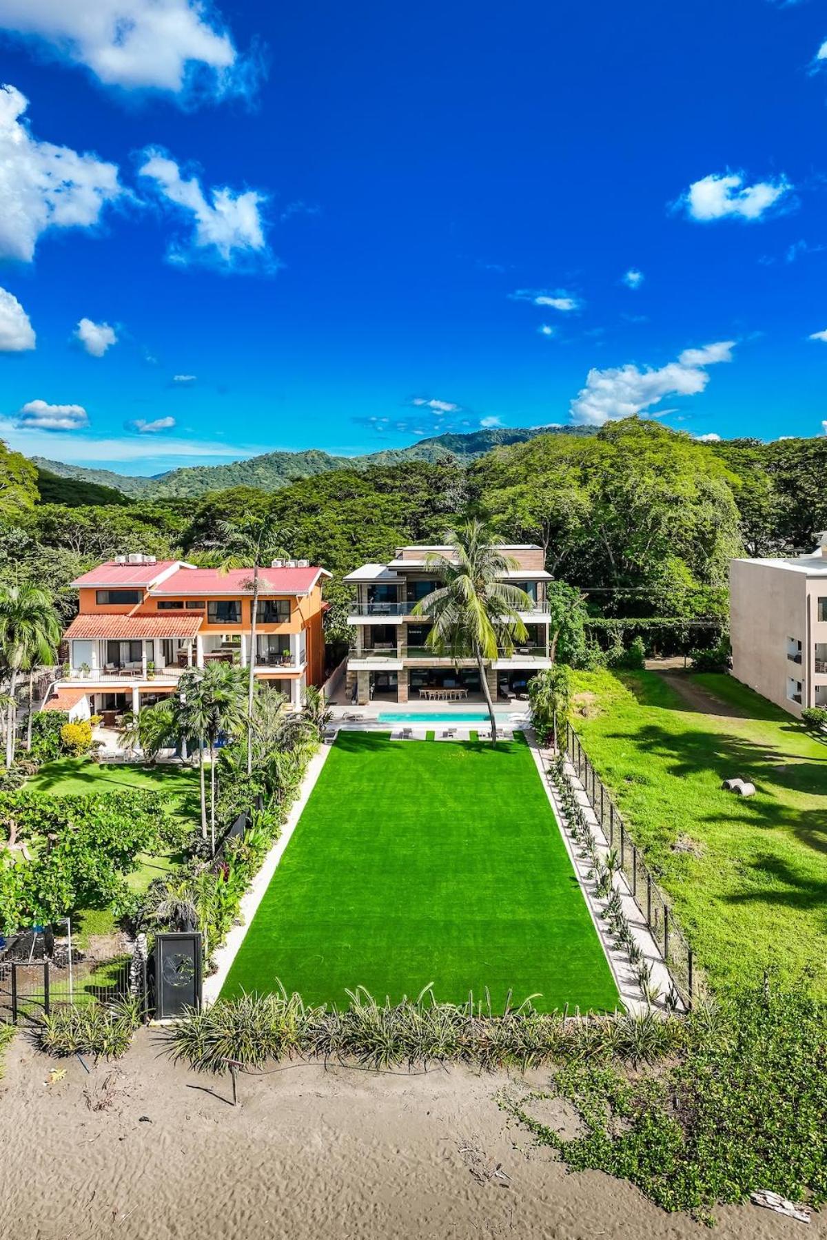 Beachfront Villa, 2 Pools, & Breakfast, Sleeps 21