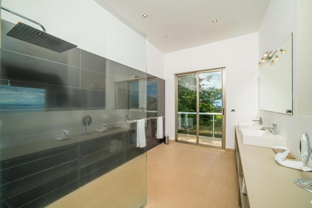 Ocean-View Villa, Pool & Concierge