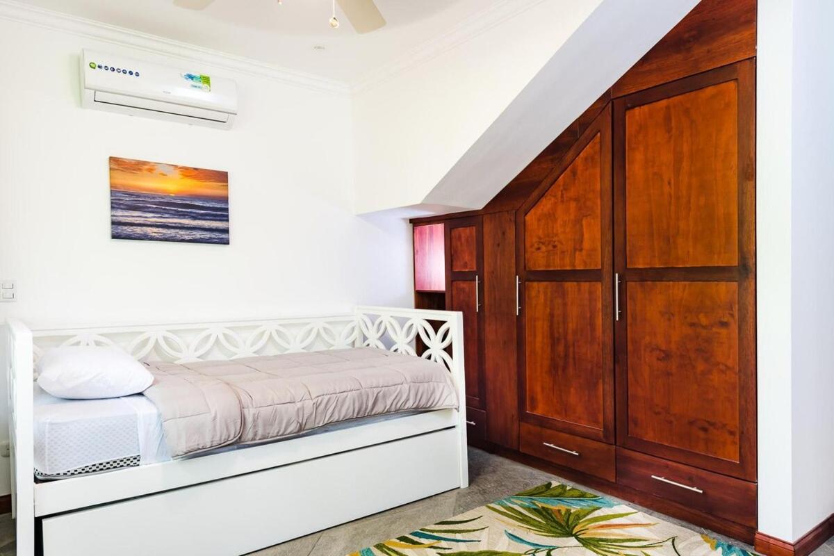 Snorkel Paradise Condo, Pool, Steps to the Beach