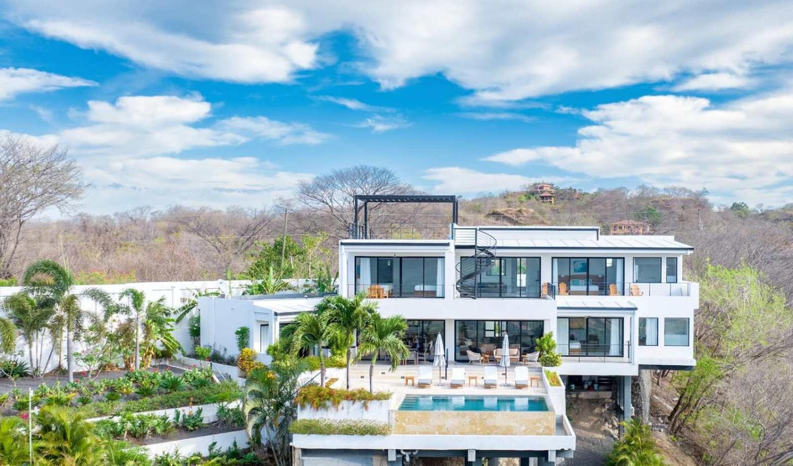 Infinity Pool Haven, Ocean Views & Concierge