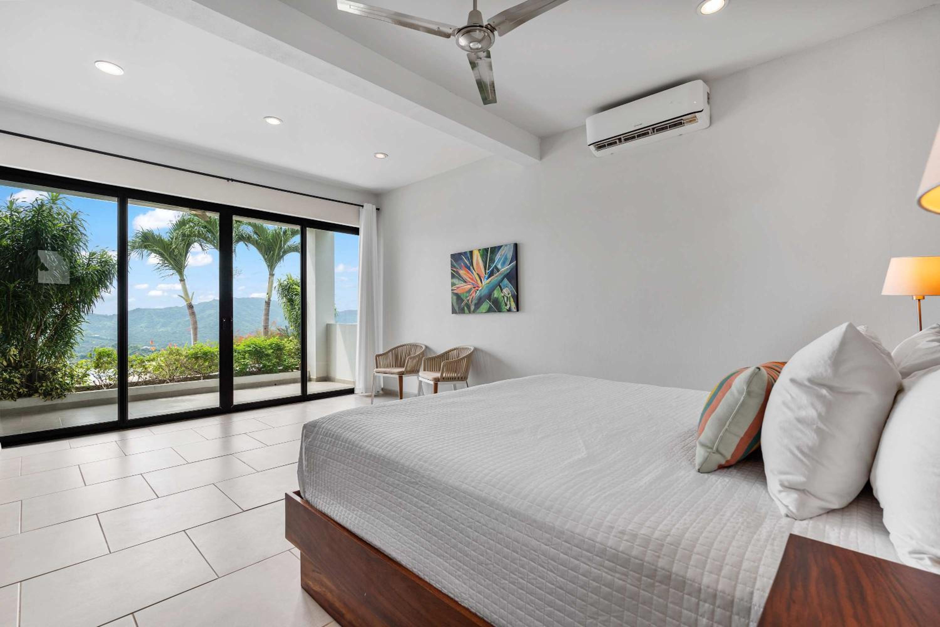 Infinity Pool Haven, Ocean Views & Concierge
