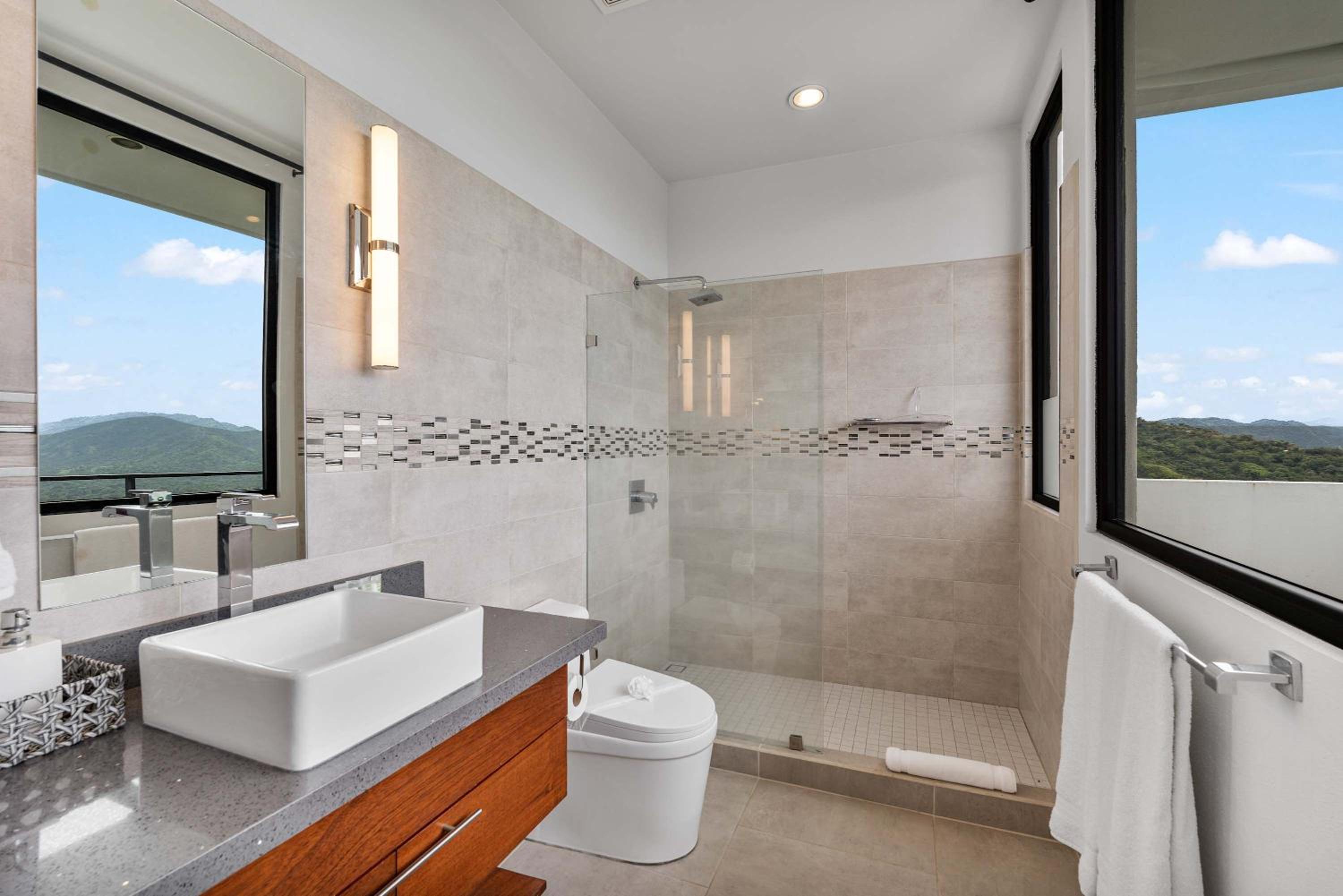 Infinity Pool Haven, Ocean Views & Concierge