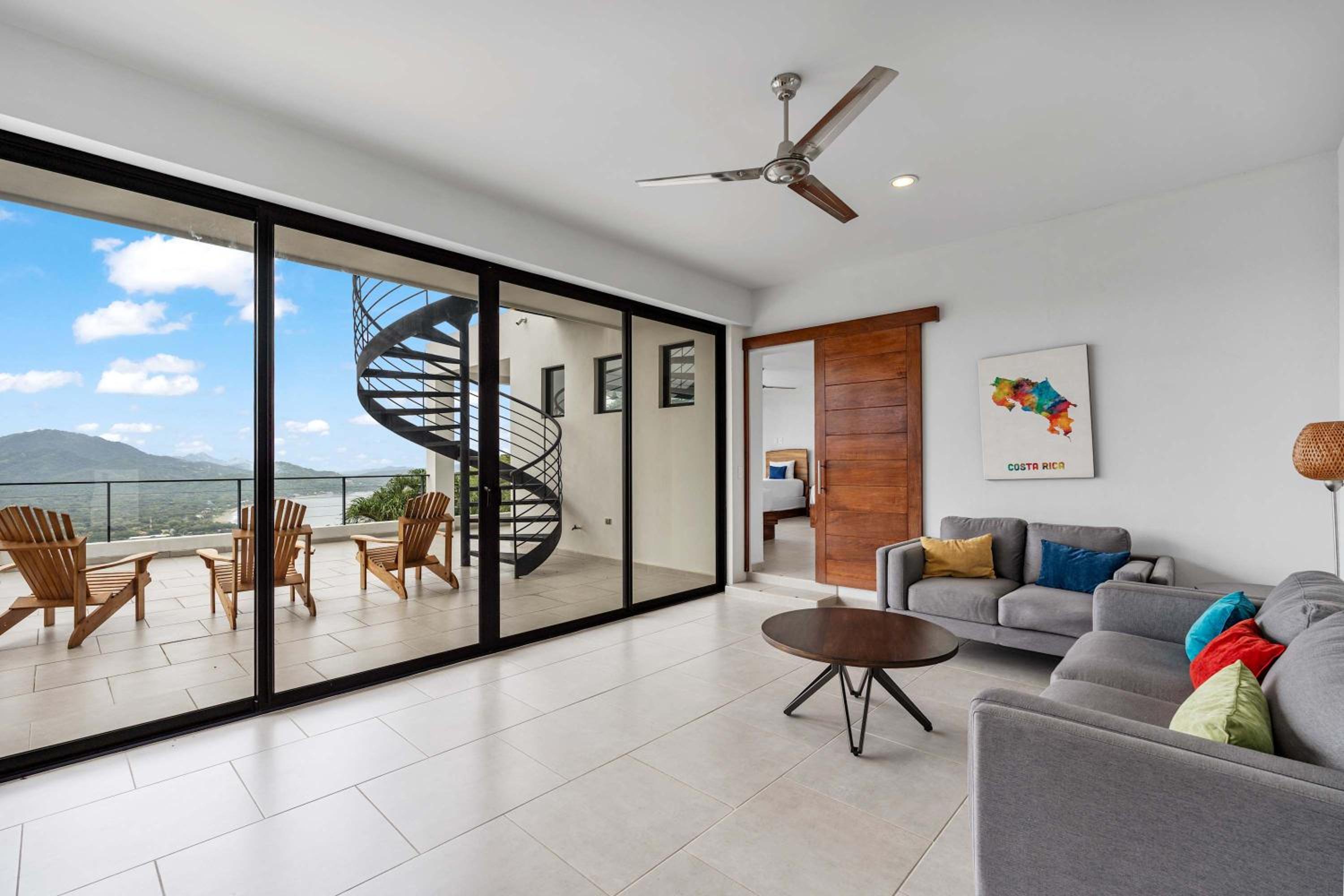 Infinity Pool Haven, Ocean Views & Concierge