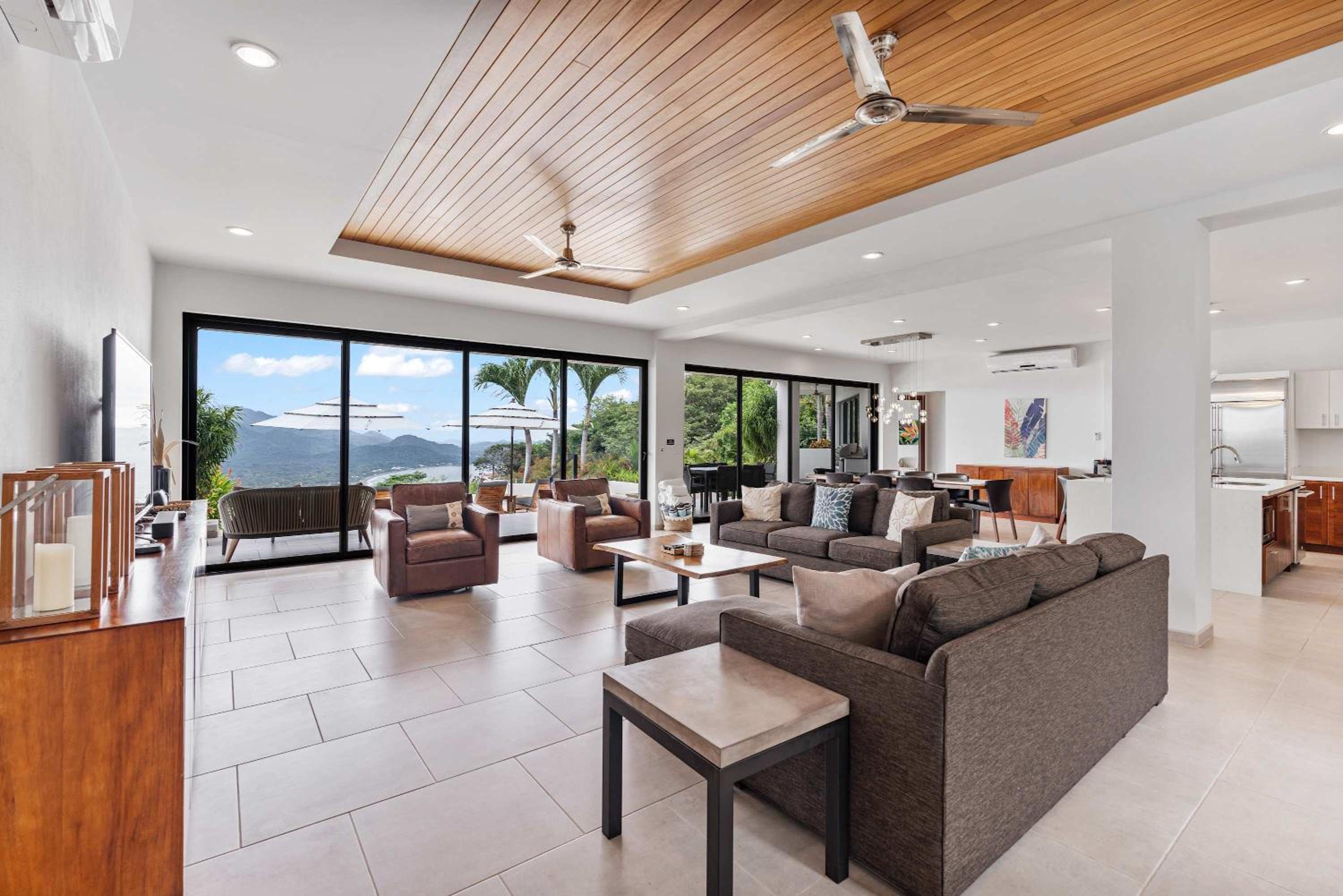 Infinity Pool Haven, Ocean Views & Concierge