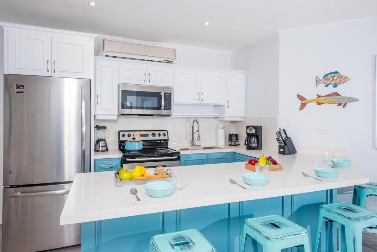 Oceanfront Veranda, Ocean Views, Free Concierge & 7-Min Walk to Beach
