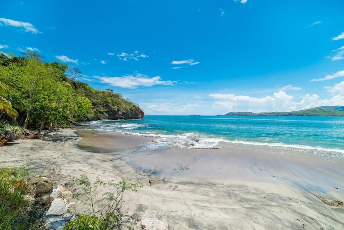 Oceanfront Veranda, Ocean Views, Free Concierge & 7-Min Walk to Beach