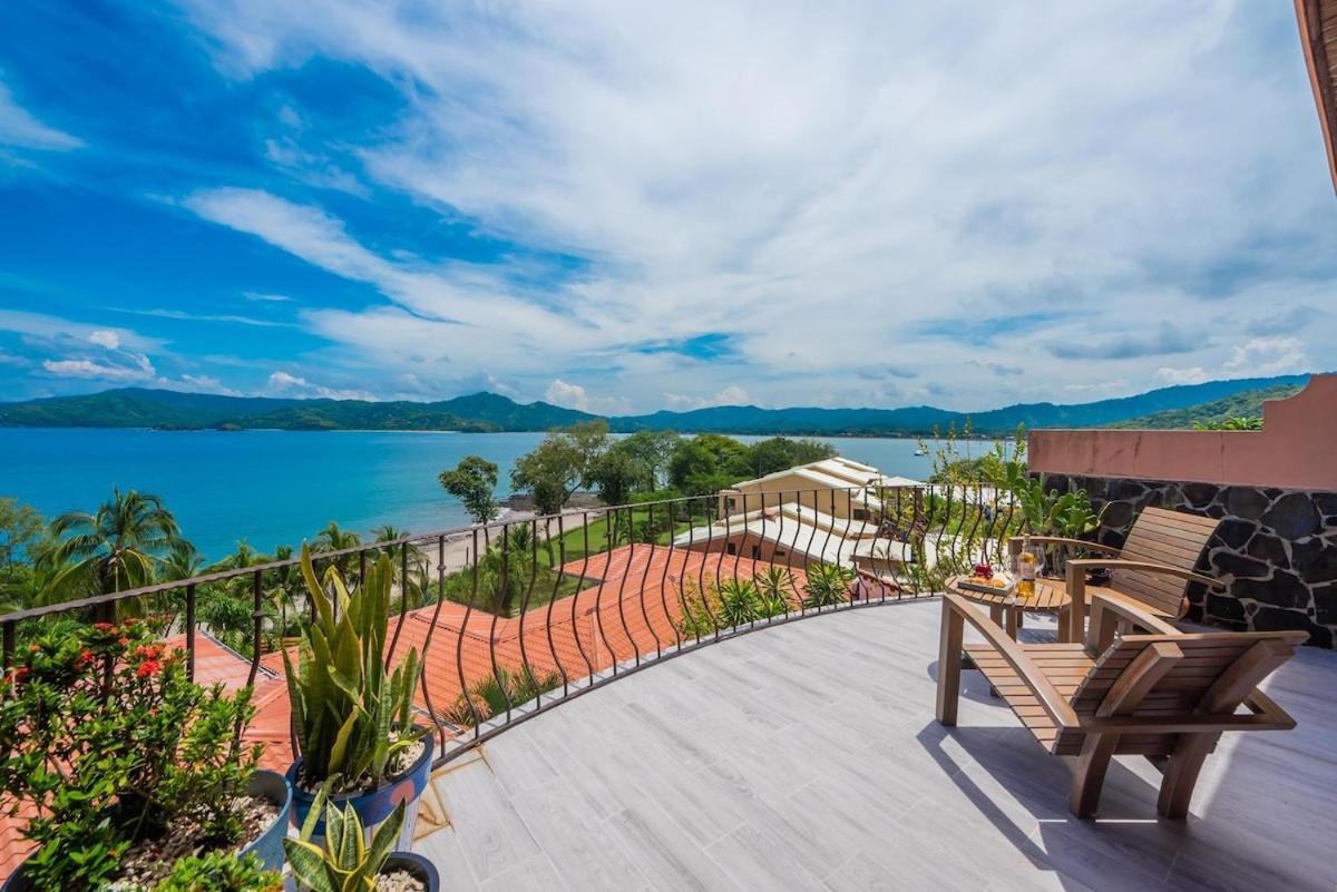Oceanfront Veranda, Ocean Views, Free Concierge & 7-Min Walk to Beach