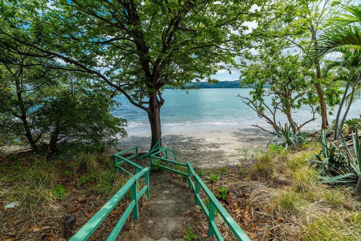 Oceanfront Veranda, Ocean Views, Free Concierge & 7-Min Walk to Beach