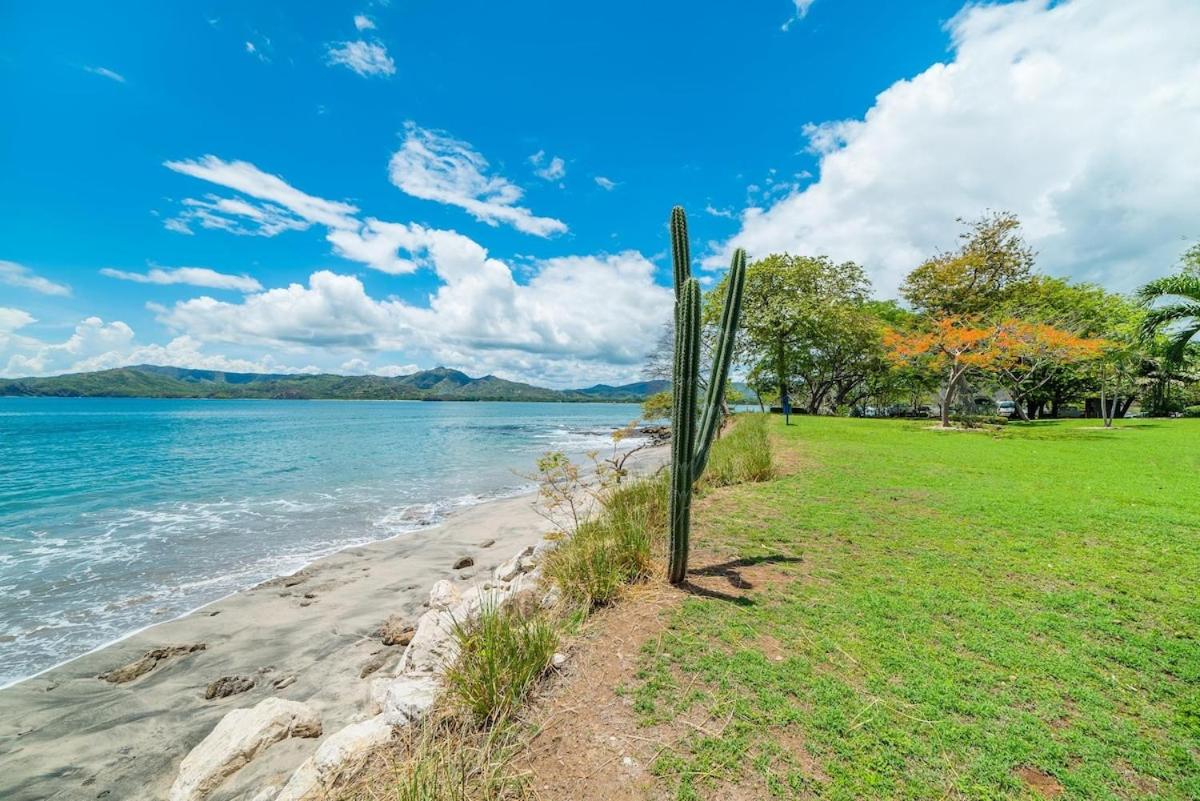 Oceanfront Veranda, Ocean Views, Free Concierge & 7-Min Walk to Beach