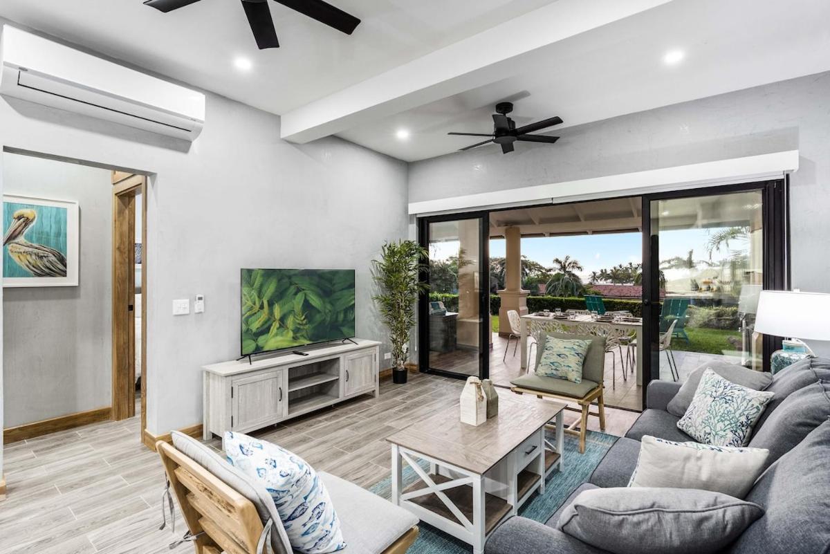 Ocean-View Oasis , Swim-Up Bar & Beach Access
