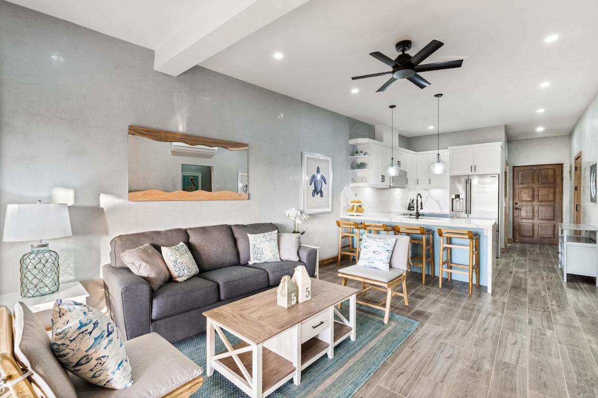 Ocean-View Oasis , Swim-Up Bar & Beach Access