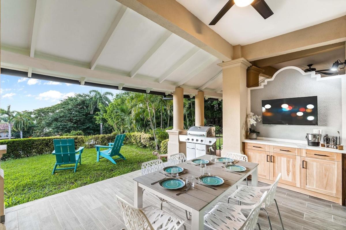 Ocean-View Oasis , Swim-Up Bar & Beach Access