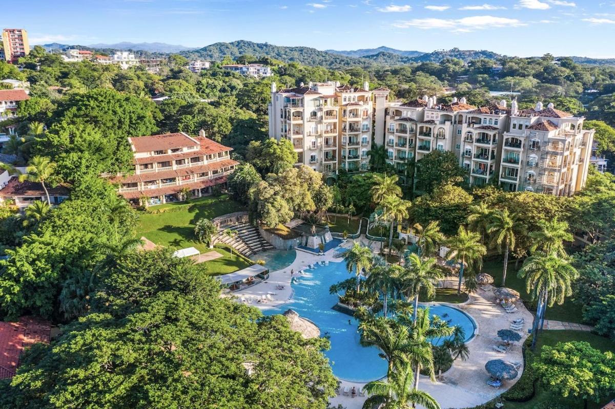 Ocean-View Oasis , Swim-Up Bar & Beach Access