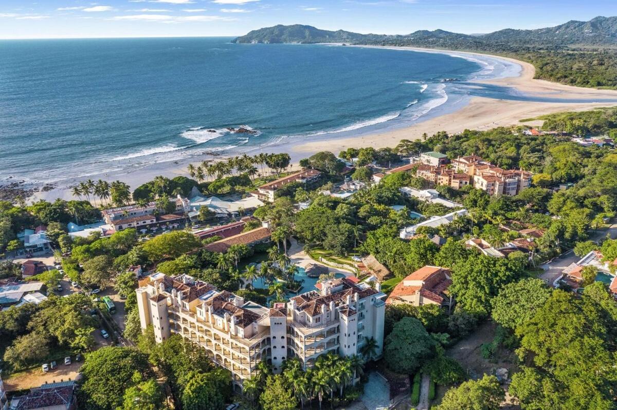 Ocean-View Oasis , Swim-Up Bar & Beach Access