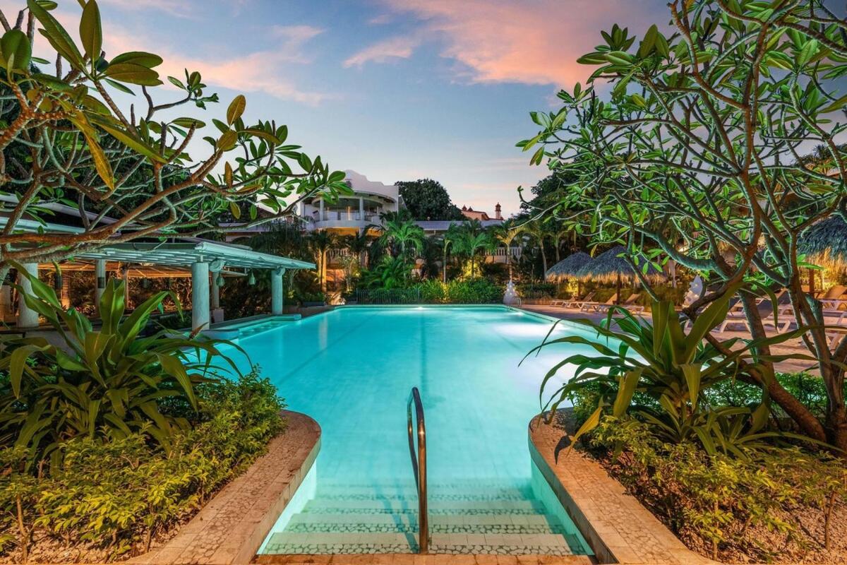 Ocean-View Oasis , Swim-Up Bar & Beach Access