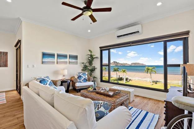 Beachfront Condo, Ocean View, Pool & Pacific Beach