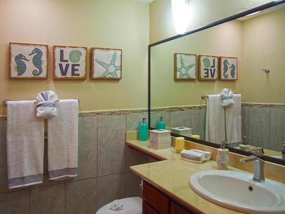 Beachfront Condo, Ocean View, Pool & Pacific Beach