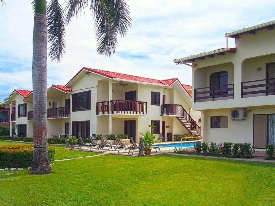 Beachfront Condo, Ocean View, Pool & Pacific Beach