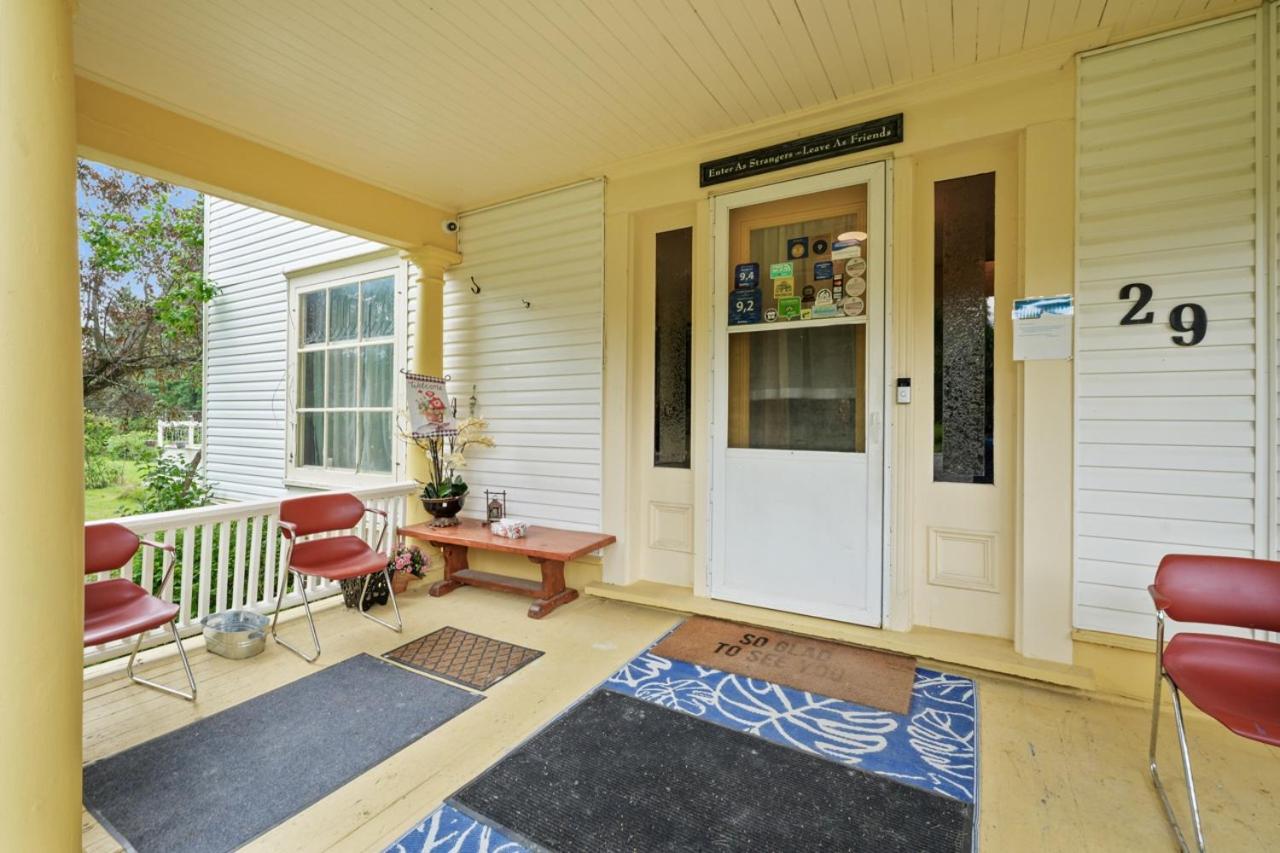 Marmora and Lake Inn and Victorian Diner - Grand Victorian Suites- Level 2