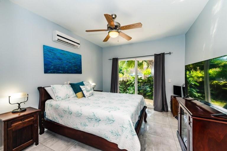 Pool, Jacuzzi, Beach 3 Min Walk & Concierge