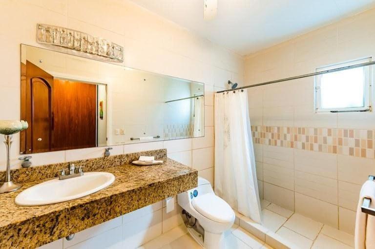 Pool, Jacuzzi, Beach 3 Min Walk & Concierge