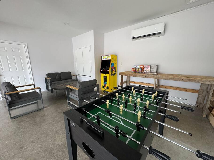 3 Bedroom House 5 Min Walk to Square view 5