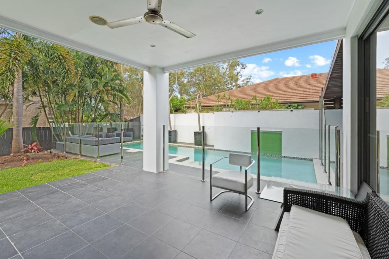 Holiday Paradise 4BR Pool BBQ Parking near Mall n Park