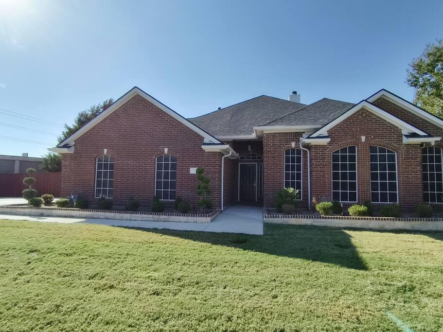 Newly Remodeled 3Bed2Bath Monthly Rental with Pool, Office Space