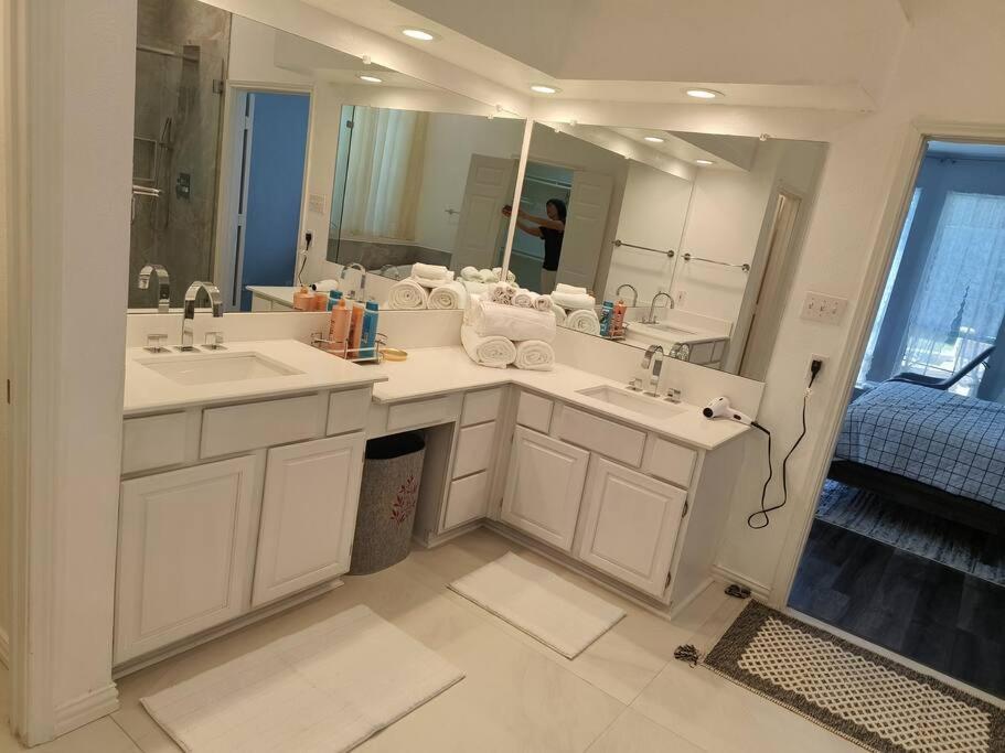 Newly Remodeled 3Bed2Bath Monthly Rental with Pool, Office Space