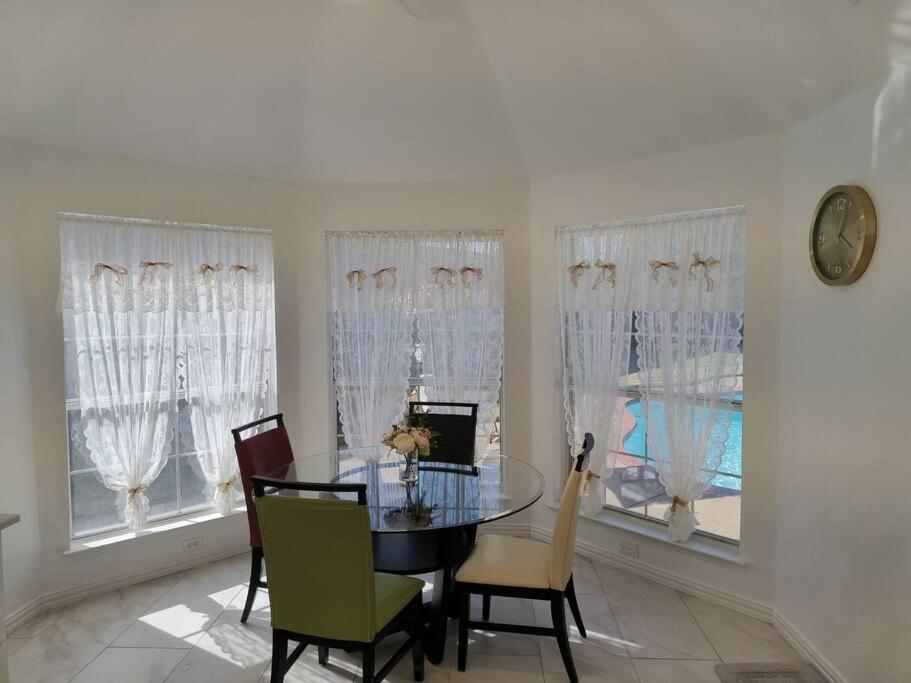 Newly Remodeled 3Bed2Bath Monthly Rental with Pool, Office Space