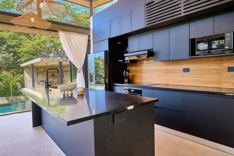 Infinity Pool Villa, 10 min Walk to Beach & Dining