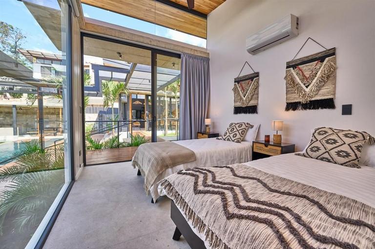 Infinity Pool Villa, 10 min Walk to Beach & Dining