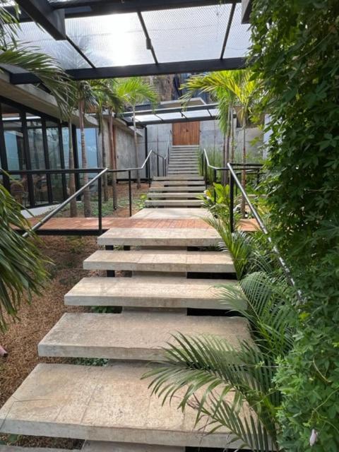 Infinity Pool Villa, 10 min Walk to Beach & Dining