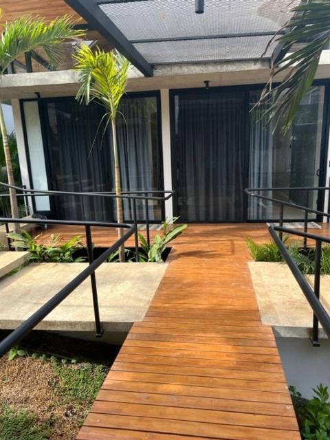 Infinity Pool Villa, 10 min Walk to Beach & Dining