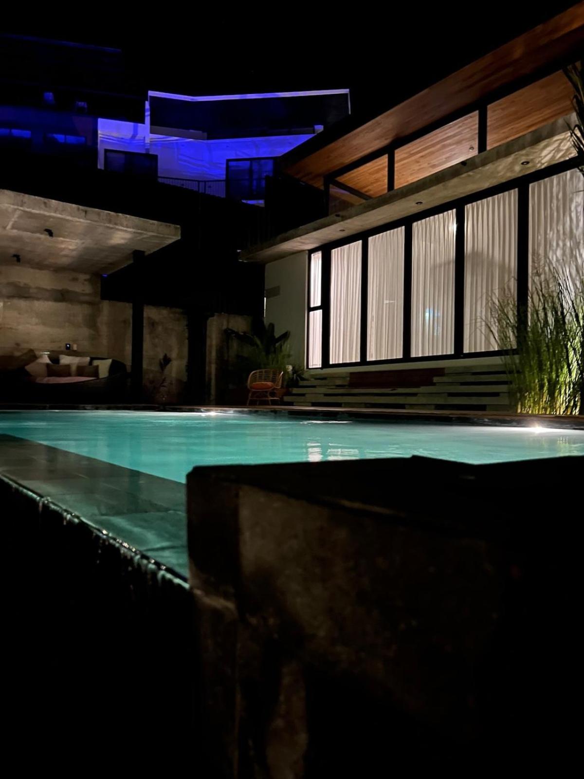 Infinity Pool Villa, 10 min Walk to Beach & Dining