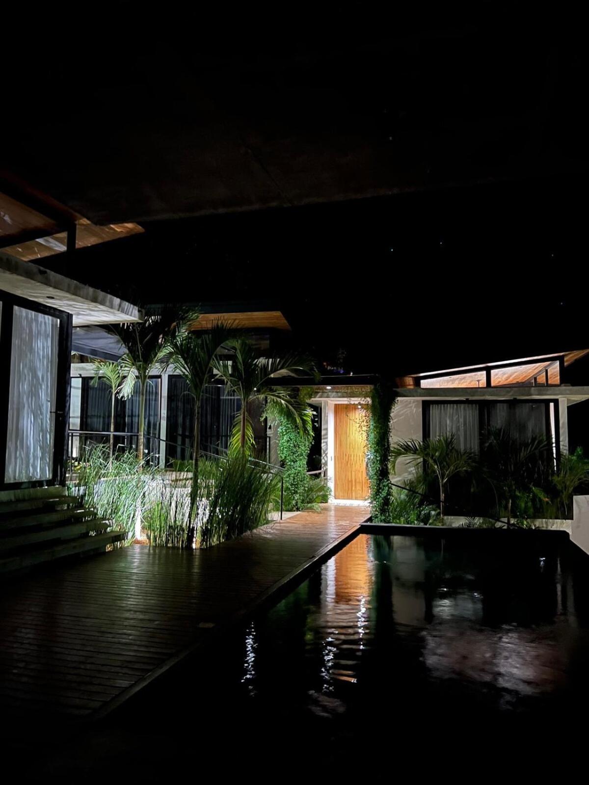 Infinity Pool Villa, 10 min Walk to Beach & Dining