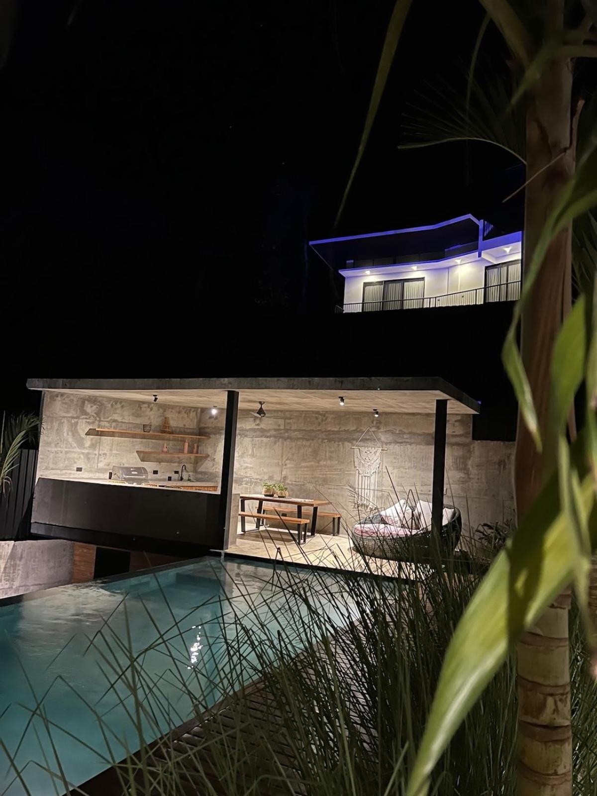 Infinity Pool Villa, 10 min Walk to Beach & Dining